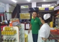 塞上松的销售经理在北京同仁堂连锁药店做产品知识培训
